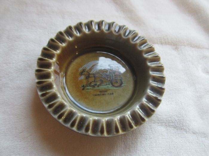 Vintage ashtray ..irish jaunting cab