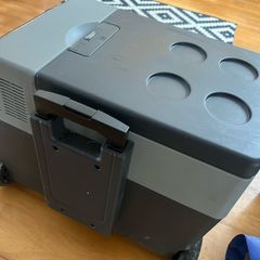 Halfords Advanced Portable Fridge Freezer on wheels with handle -22oC to +10oC