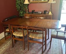 mid century extendable dining table , very good condition