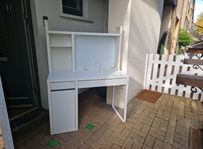 Make up dresser