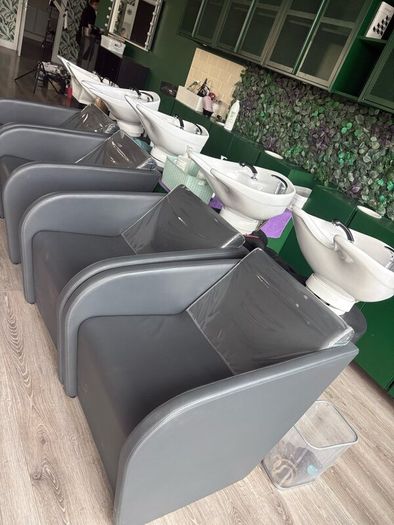 Salon contents for sale