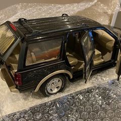 Ford Expedition 1:18 Scale