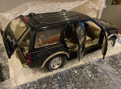 Ford Expedition 1:18 Scale