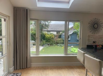 Wave Fold curtain and ceiling track set