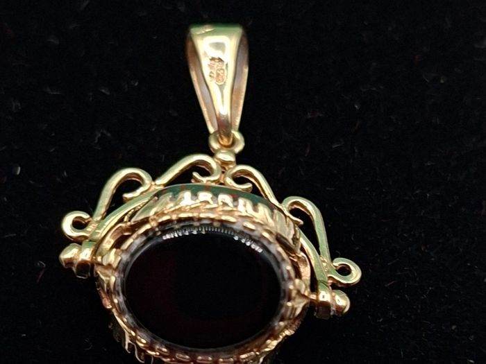 9ct yellow gold swivel fob