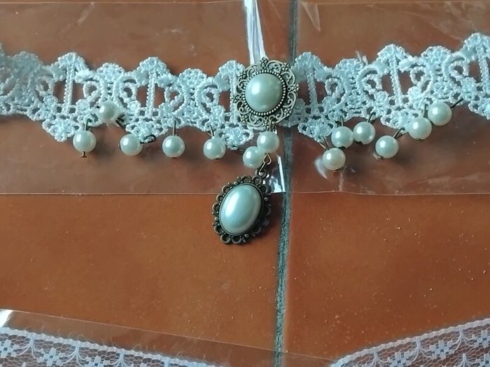 new 2 lace necklaces