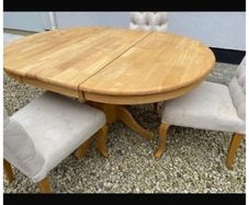 kichen table and 4 chairs