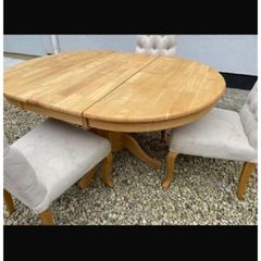 kichen table and 4 chairs
