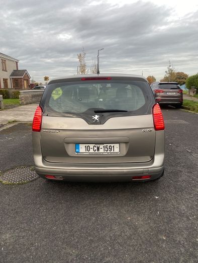 2010 Peugeot 5008
