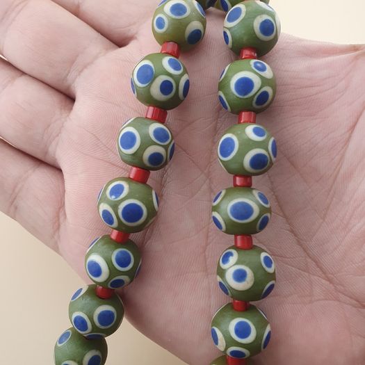 Vintage Venetian Style Thousand Eyes Leaf Green Glass,Blue Eyes Necklace 24 inches