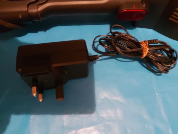 Silvercrest Hoyer Handel verticle vacuum cleaner with charger and accessories in excellent condition