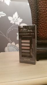 Eyeshadow Box