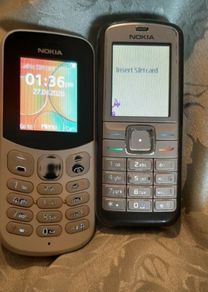 2 x old skool nokia phones sim free