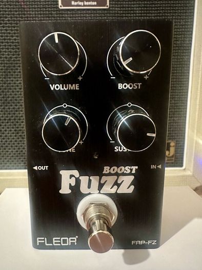 FLEOR Fuzz pedal