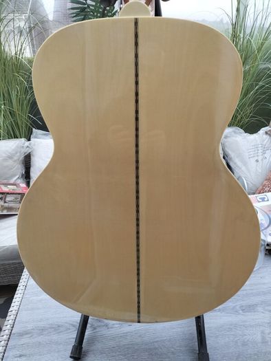 J200 Jumbo electric acoustic guitar