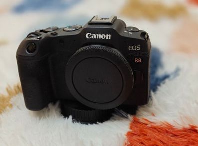 Canon Eos R8