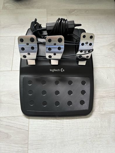 Logitech g29 wheel pedals and shifter