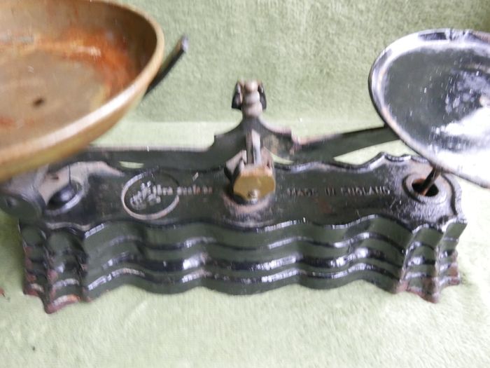 Vintage Libra Scale Co. Made In England Black & Gold Balance Weighing Scales Kitchen Baking Cast Iron Brass Metalware Heavy Antique