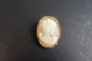 Vintage Cameo Brooch C152