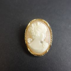 Vintage Cameo Brooch C152