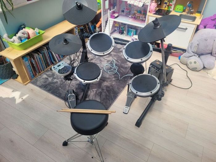 Electronic Drum Kit + Amp + Stool