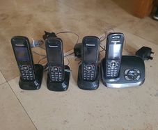 panasonic telephone system. 0470. Base and three extensions.