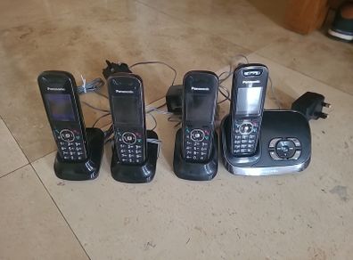 panasonic telephone system. 0470. Base and three extensions.