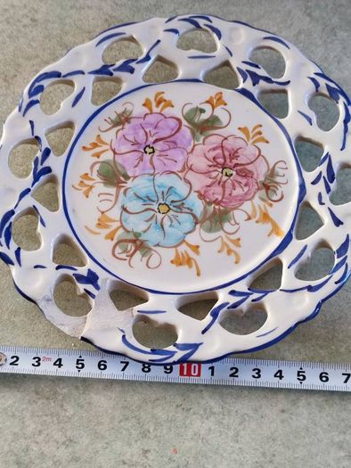 Vintage  19 cm. dimeter flowery  hinging wall plat made in Portugal.