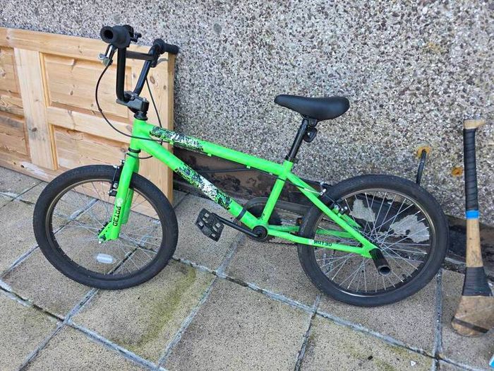 Halfords x rated flair bmx stunt bike