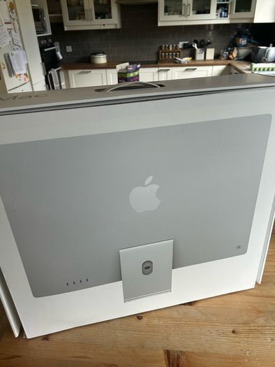 iMac - 24-inch Silver iMac with 4.5K Retina display