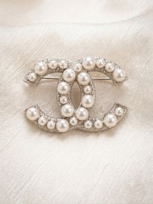 Pearl brooch