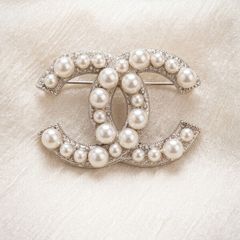 Pearl brooch