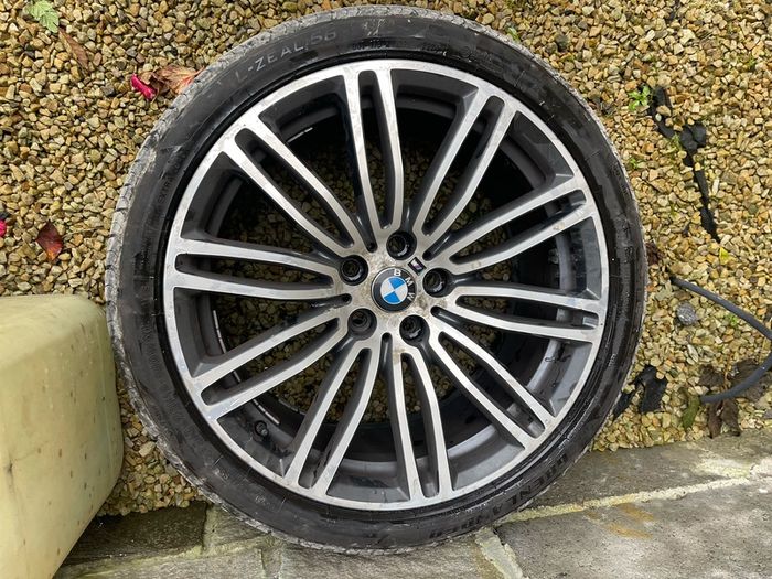 1x Bmw G30 alloy R19