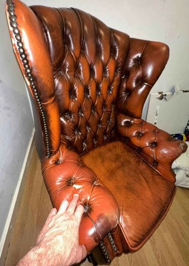 2 Chesterfield Armchairs
