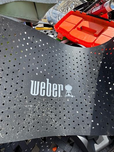 Weber Q 2000 Gas BBQ with Stand Used ONCE
