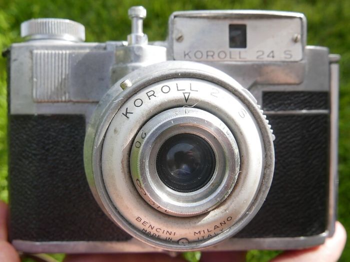 Vintage Bencini Koroll 24 S camera with original case