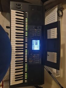 Yamaha PSR S750
