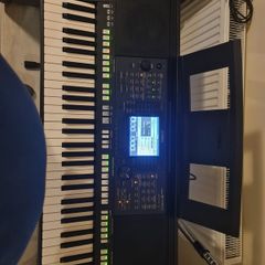 Yamaha PSR S750