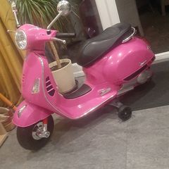Vespa Scooter 7.2V
