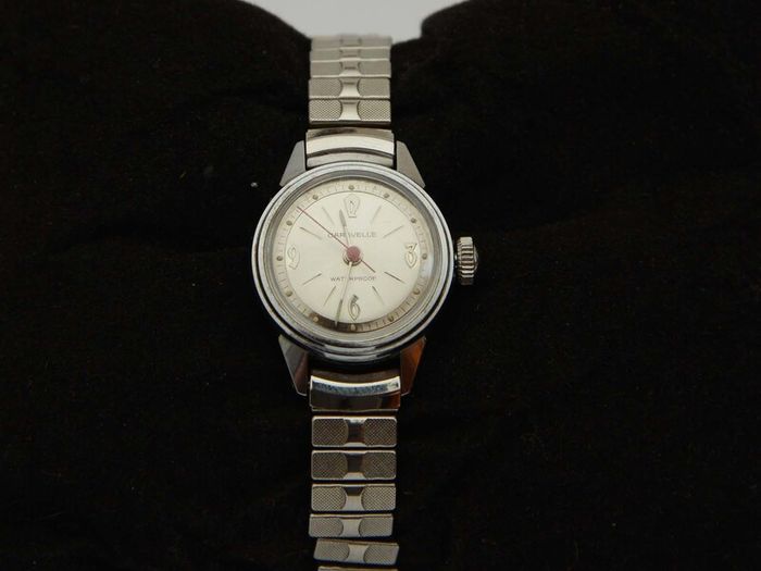 Vintage 17 Jewel Swiss Made Caravelle Ladies Watch