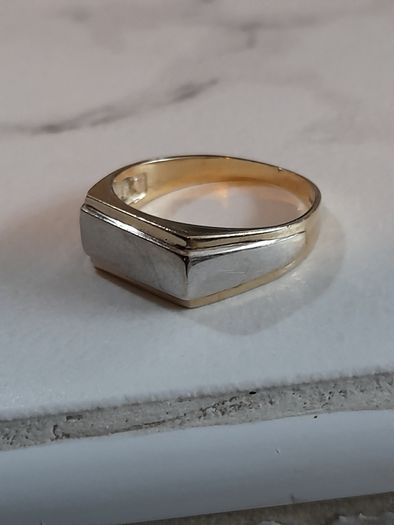 9ct white and yellow gold ring hallmarked 375 size 9