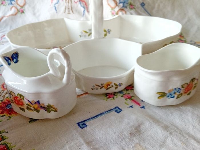 Aynsley Cottage Garden Strawberry Basket
