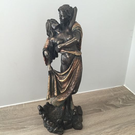 Genesis Fine Arts Statue - 'A Passionate Kiss'