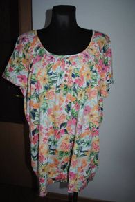 Bm Casual Plus size floral top size UK24 EUR52 Postage included