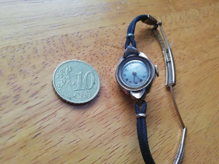 Vintage Ladies Avlon Watch