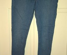 Brand NEW without tags Very jeggings, size 8