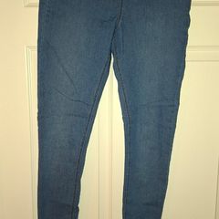 Brand NEW without tags Very jeggings, size 8