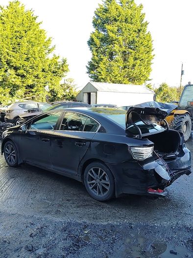 Breaking Toyota avensis 2014 2.0 diesel