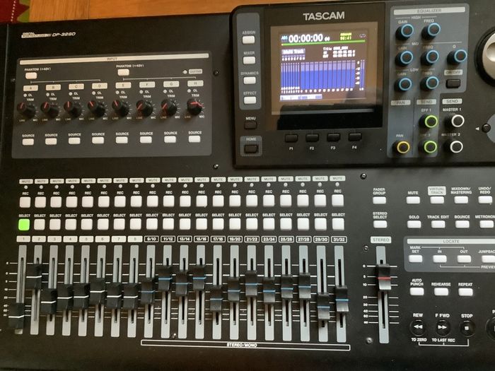 TASCAM DP-32-SD   32 track digital recorder