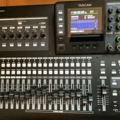 TASCAM DP-32-SD   32 track digital recorder